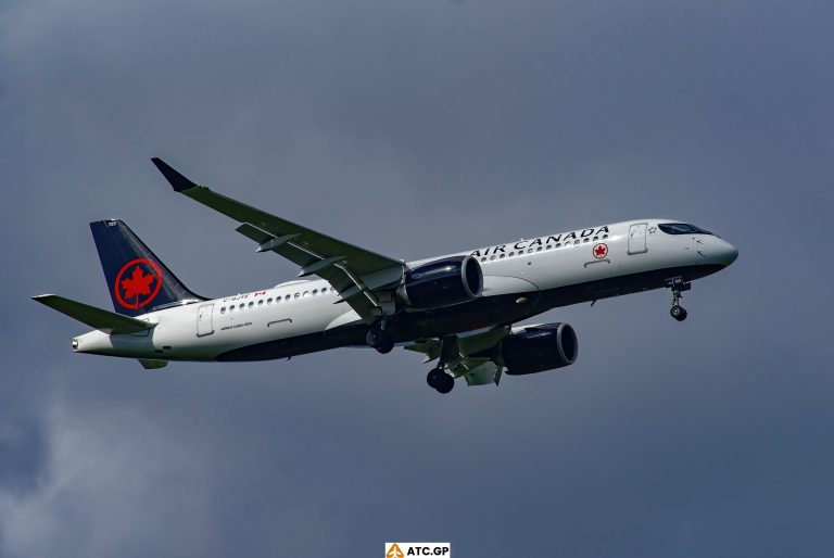 A220-300 Air Canada C-GJXE