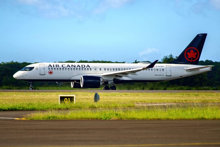 A220-300 Air Canada C-GJXV