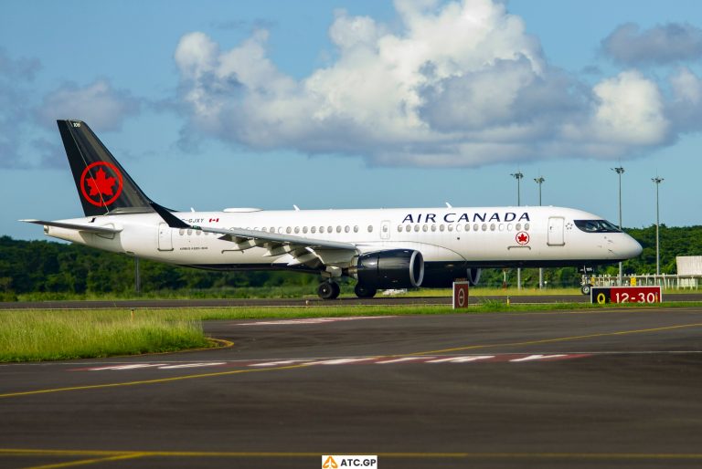 A220-300 Air Canada C-GJXY