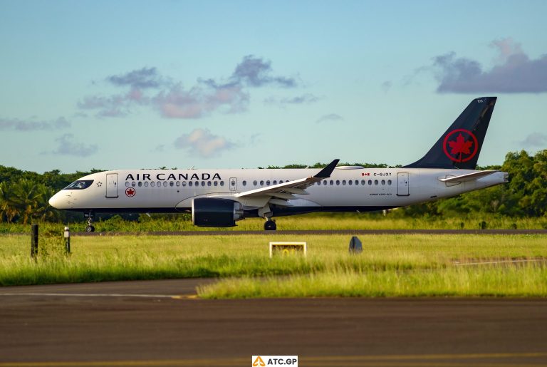 A220-300 Air Canada C-GJXY