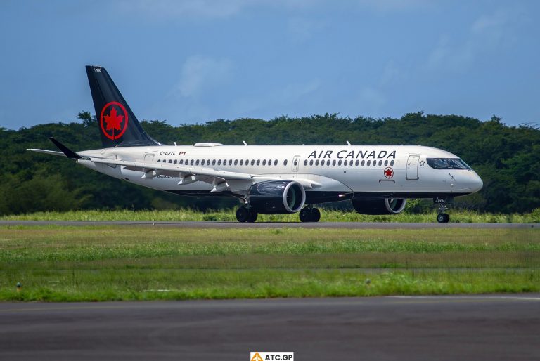 A220-300 Air Canada C-GJYC