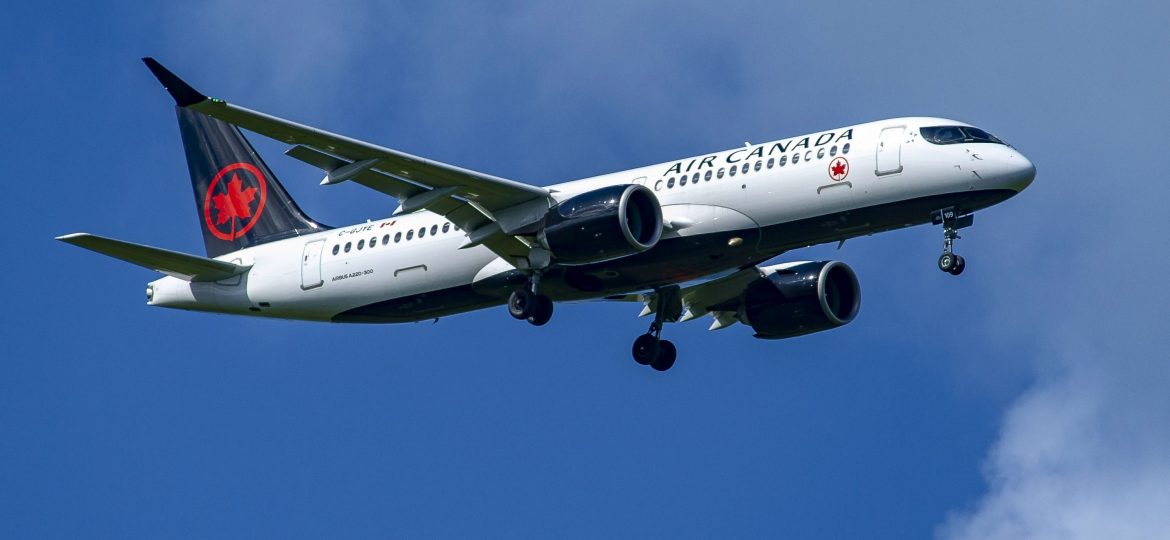 A220-300 Air Canada C-GJYE