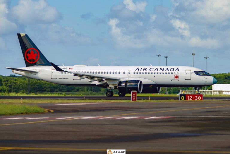 A220-300 Air Canada C-GMYU