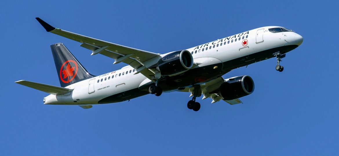 A220-300 Air Canada C-GMZR