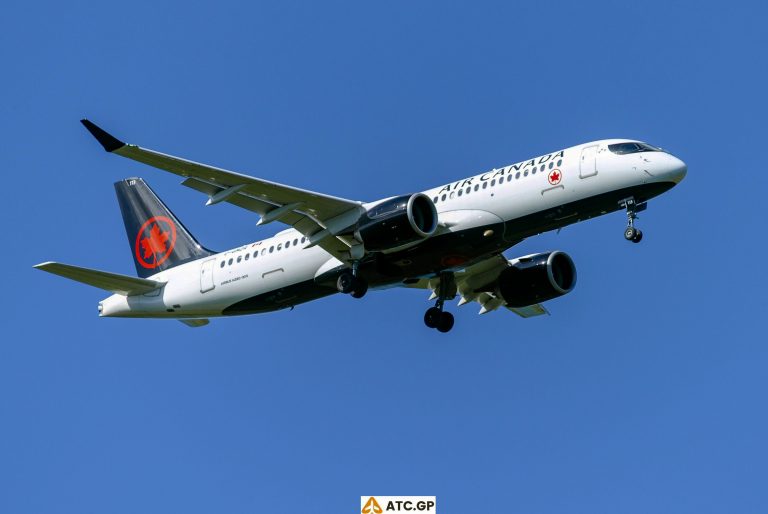 A220-300 Air Canada C-GMZR