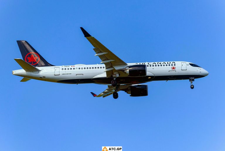 A220-300 Air Canada C-GMZR