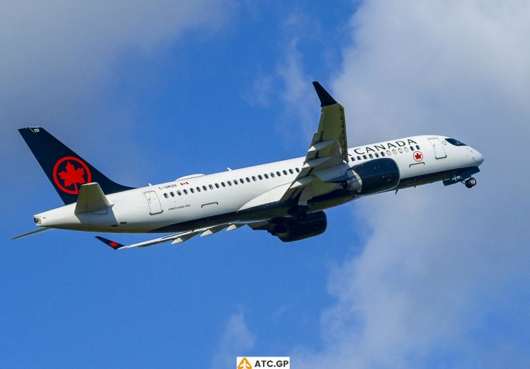 A220-300 Air Canada C-GMZR