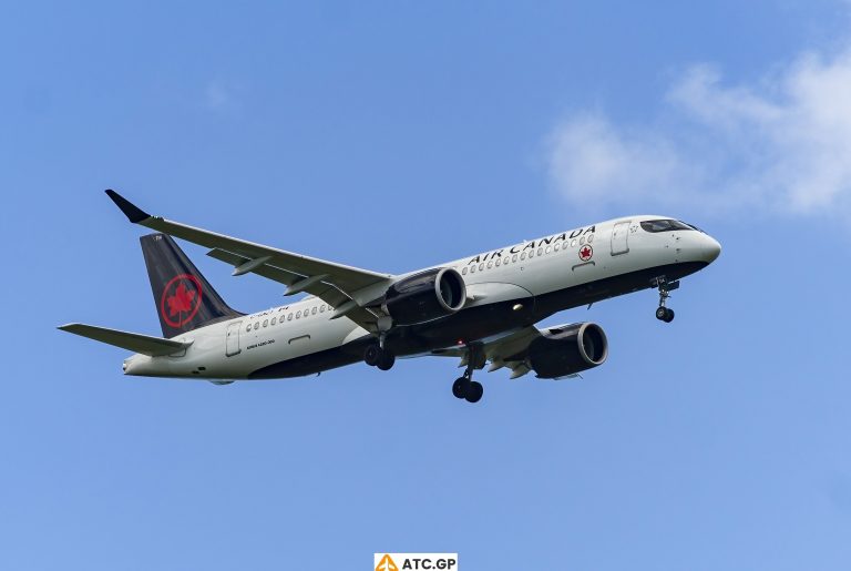 A220-300 Air Canada C-GMZY