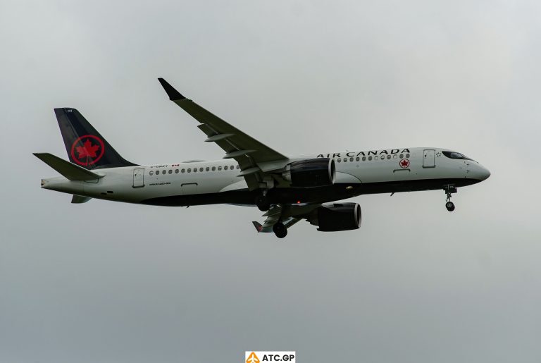 A220-300 Air Canada C-GMZY