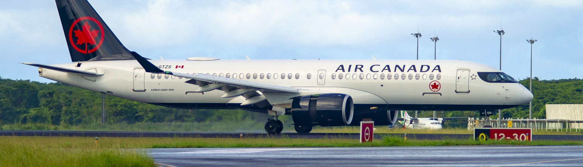 A220-300 Air Canada C-GTZS