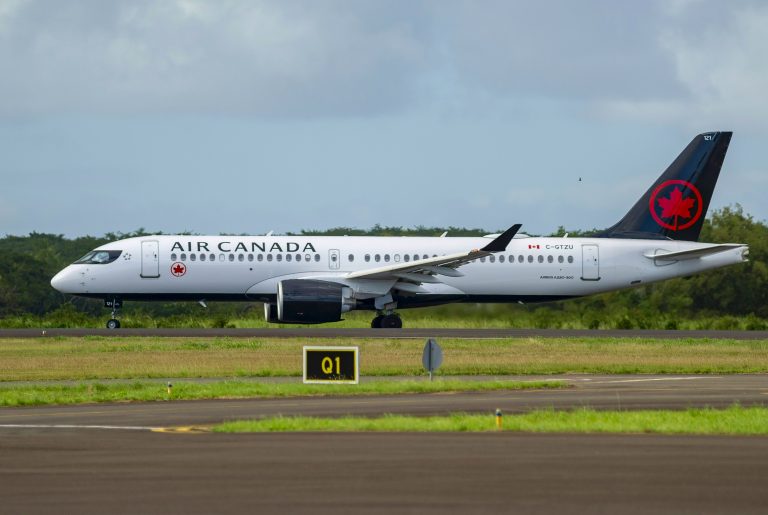 A220-300 Air Canada C-GTZU