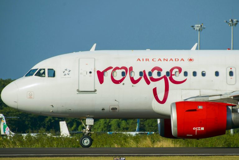 A319-100 Air Canada Rouge C-FYJE