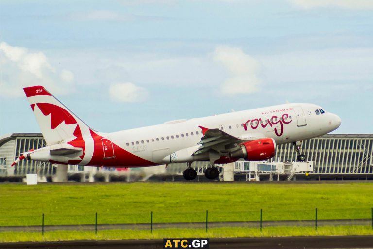 A319-100 Air Canada Rouge C-FYJC