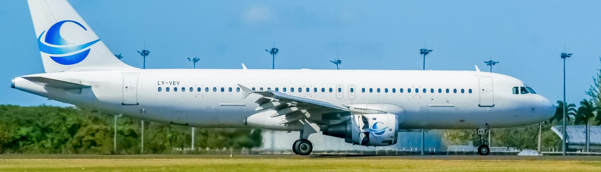 A320-200 Avion Express LY-VEV