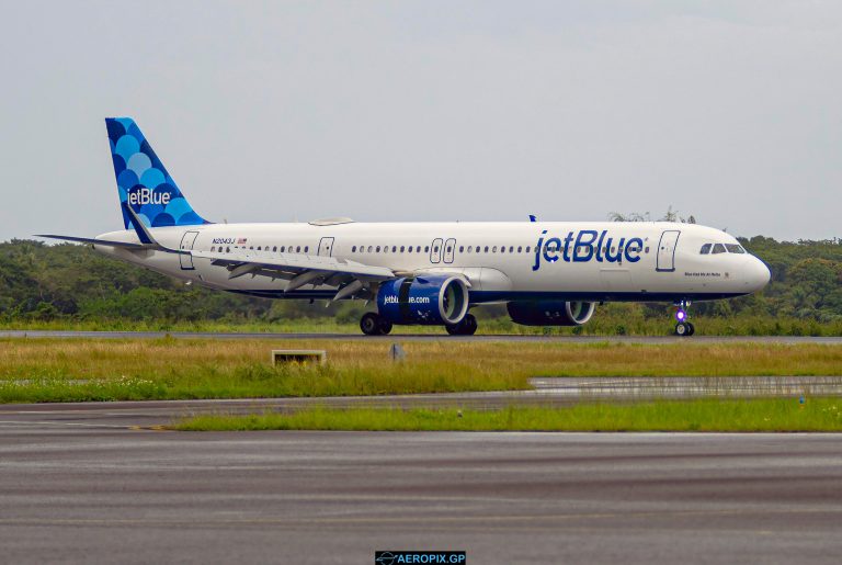 A321-200LR jetBlue N2043J