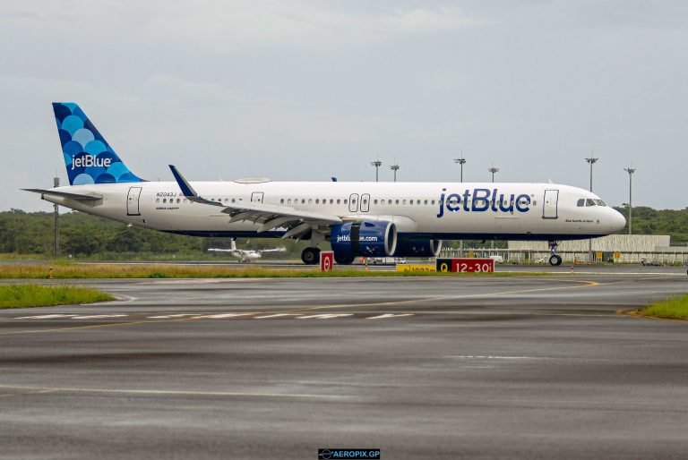 A321-200LR jetBlue N2043J