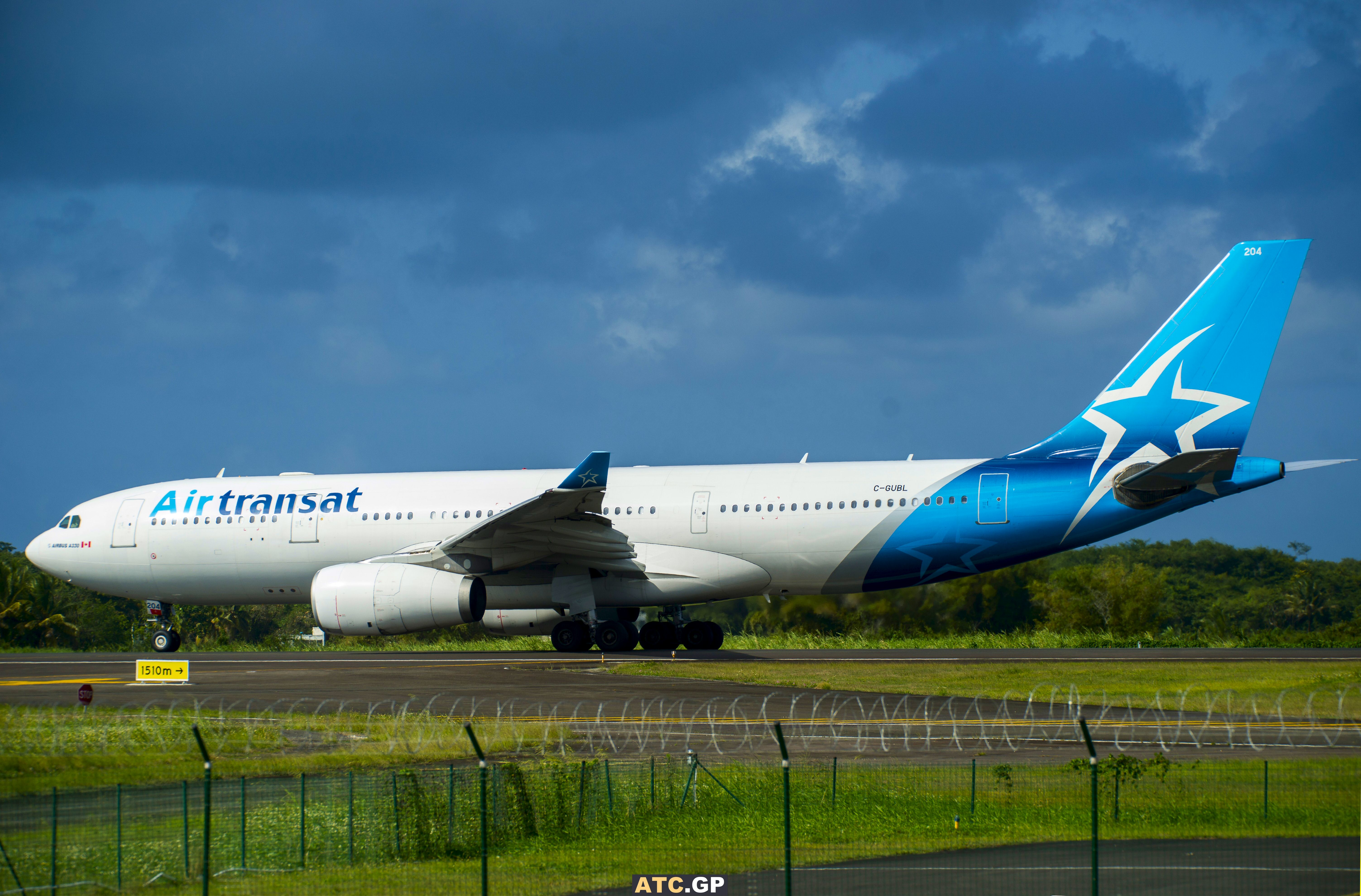 Airbus A330-200 Air Transat C-GUBL | AeroPix