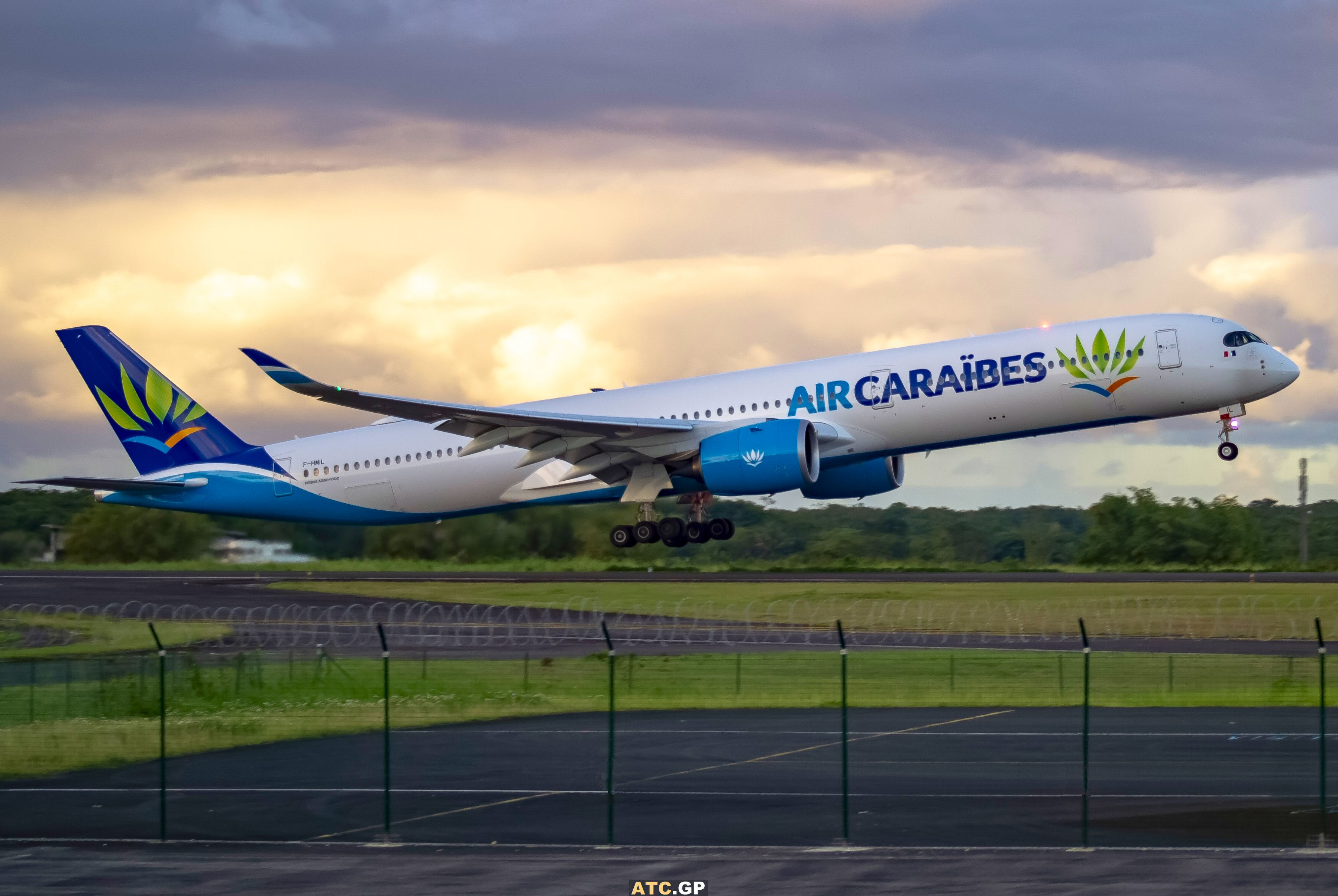 A350-1000 Air Caraïbes F-HMIL | AeroPix