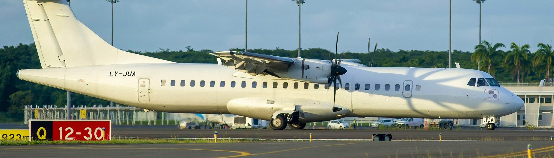 ATR72-200 Air Caraïbes LY-JUA