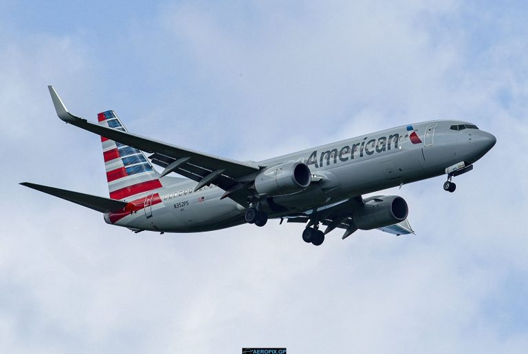 B737-800 American N352PS