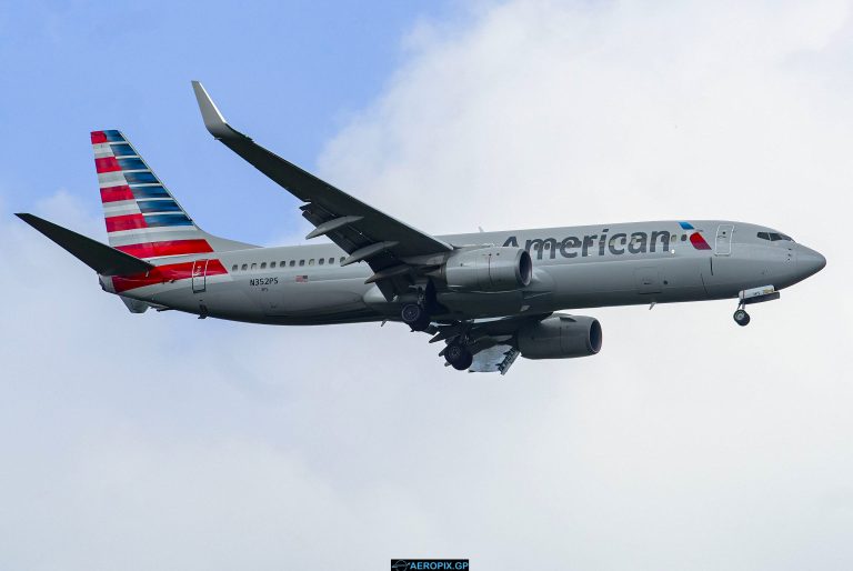 B737-800 American N352PS