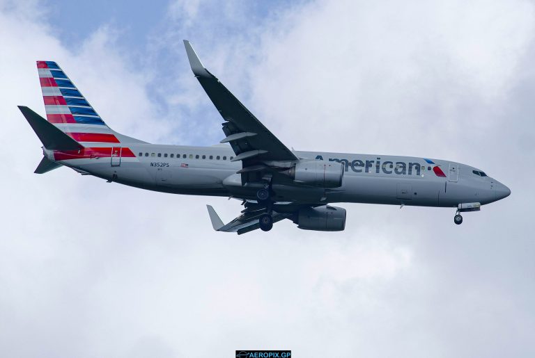 B737-800 American N352PS