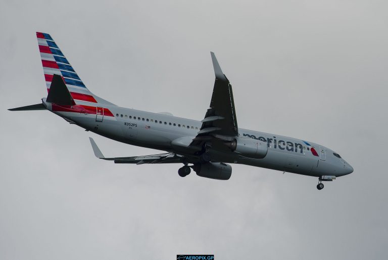 B737-800 American N352PS