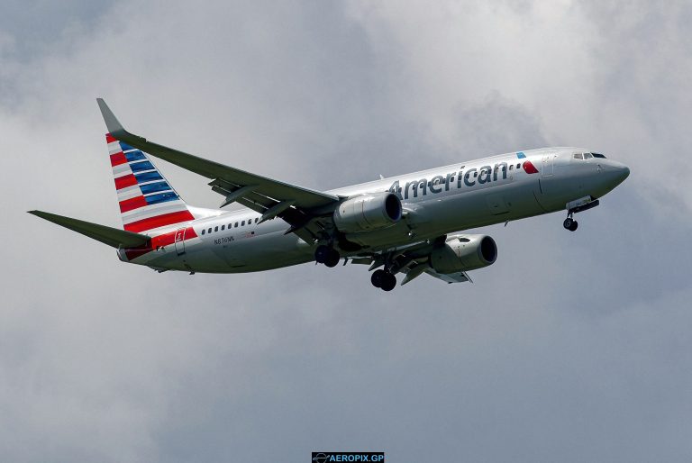 B737-800 American N876NN