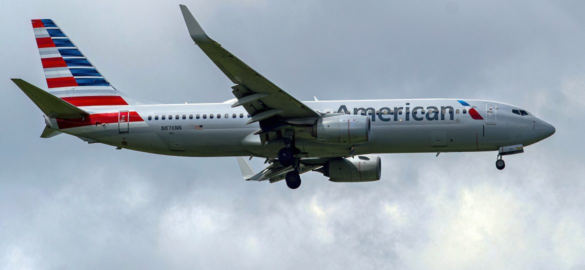 B737-800 American Airlines N876NN