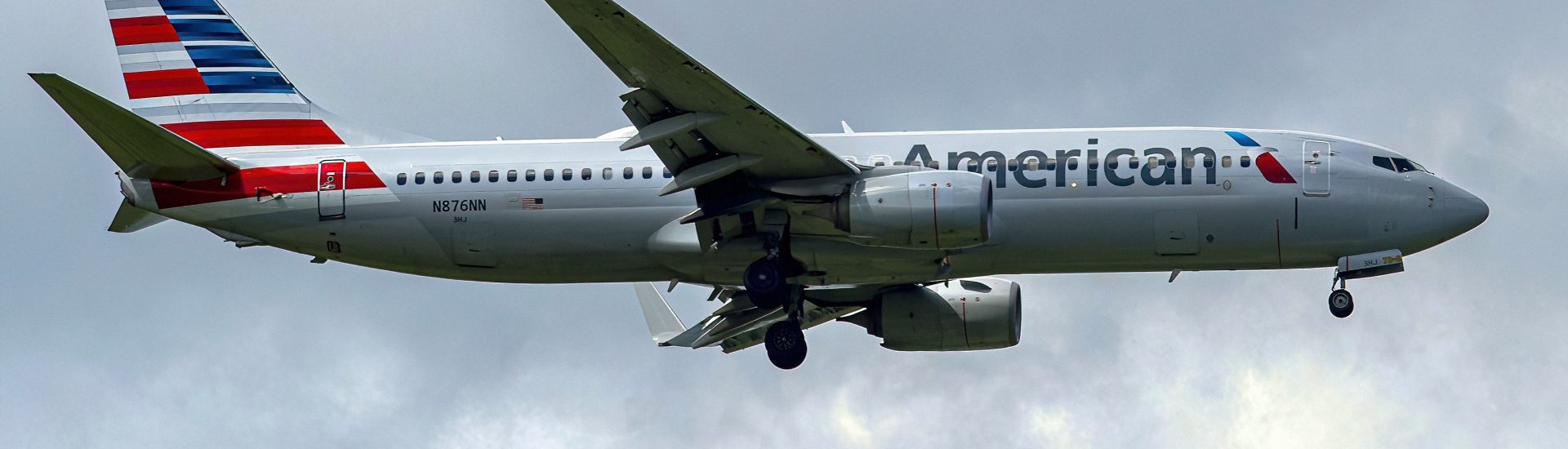 B737-800 American Airlines N876NN