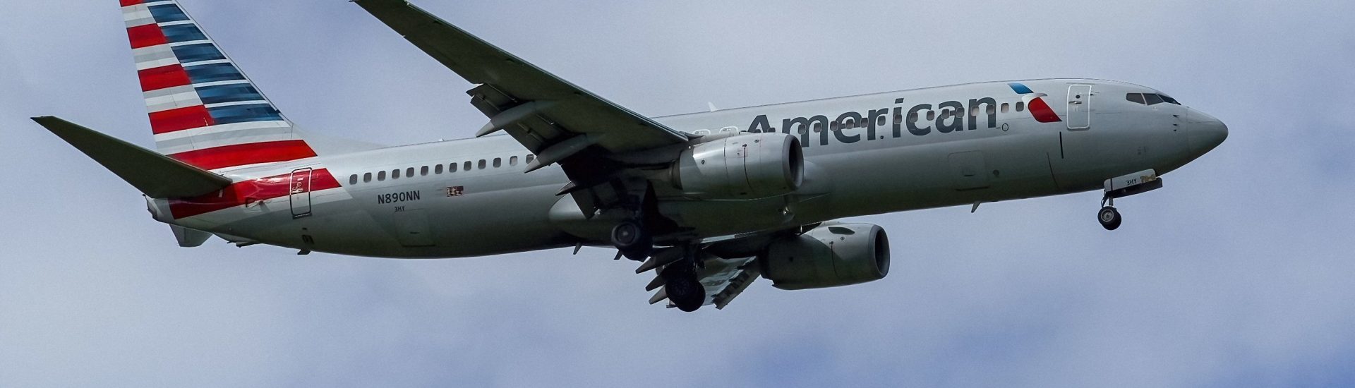 B737-800 American Airlines N890NN