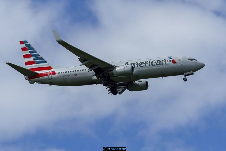 B737-800 American Airlines N890NN