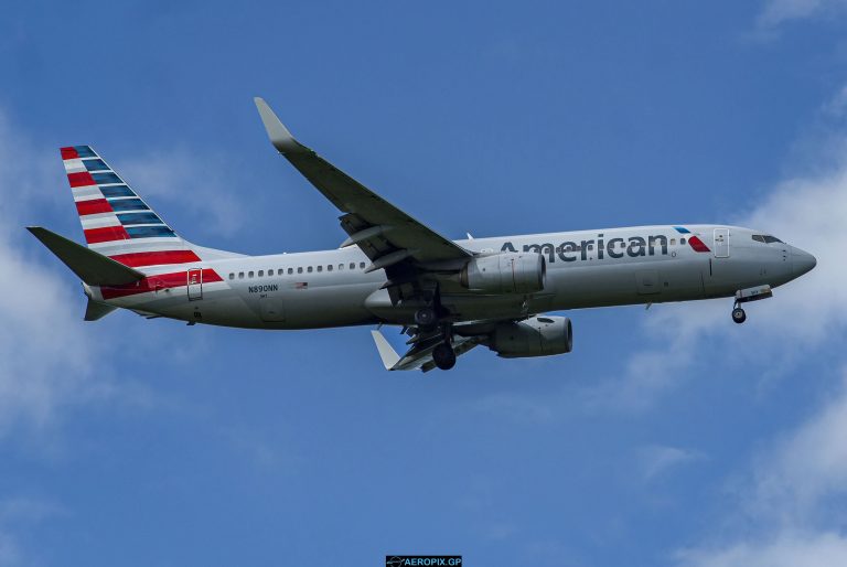 B737-800 American Airlines N890NN