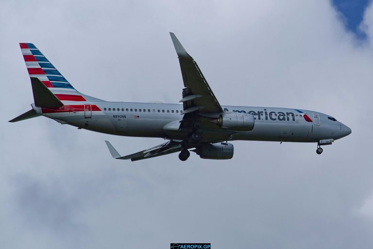 B737-800 American Airlines N890NN