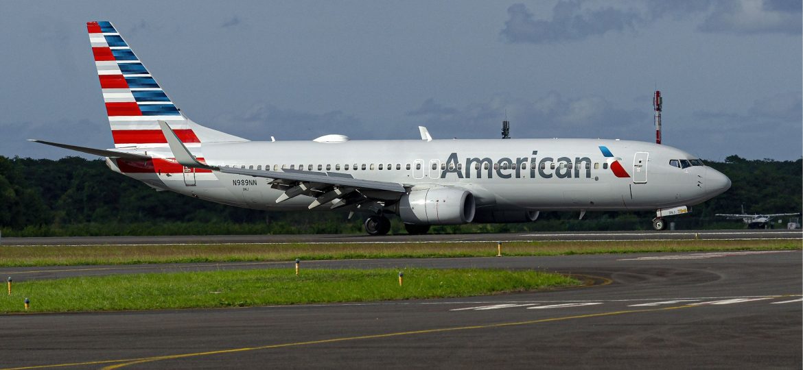 B737-800 American Airlines N989NN