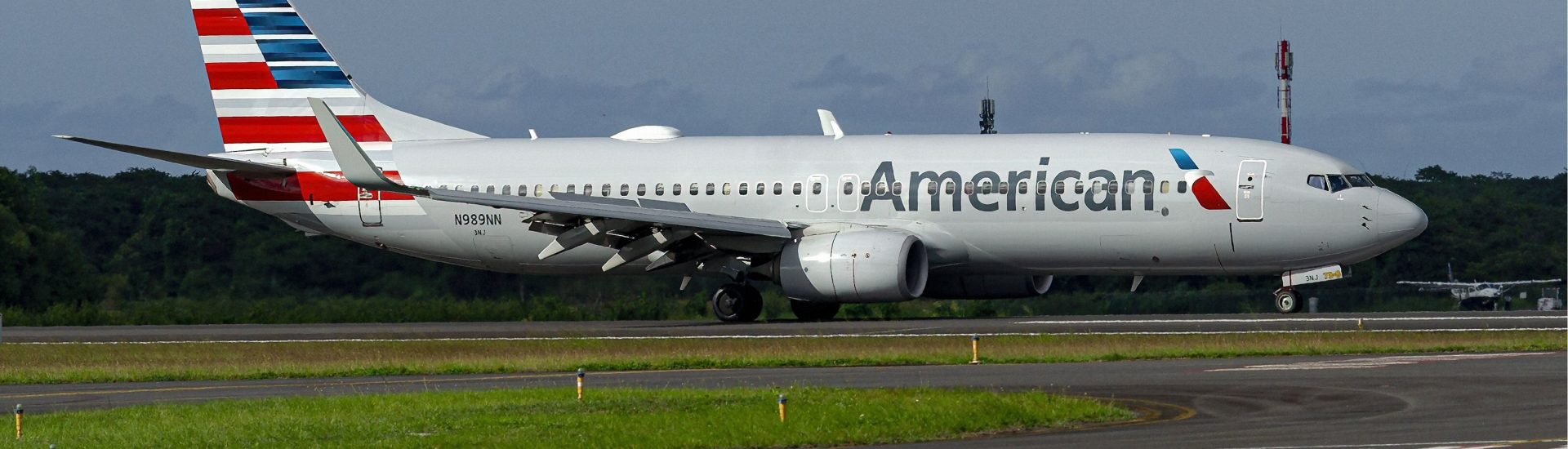 B737-800 American Airlines N989NN