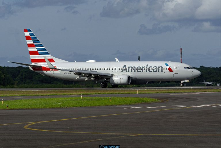 B737-800 American Airlines N989NN