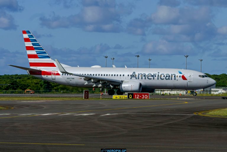 B737-800 American N807NN