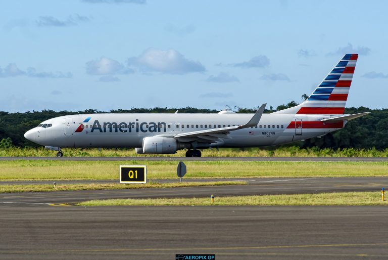 B737-800 American N807NN