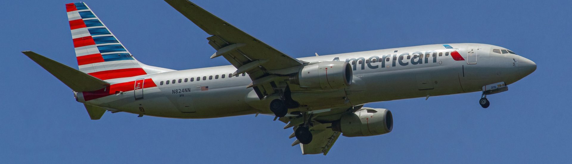 B737-800 American Airlines N824NN