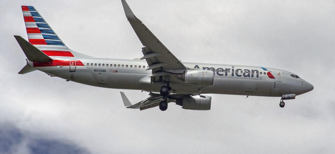 B737-800 American Airlines N826NN