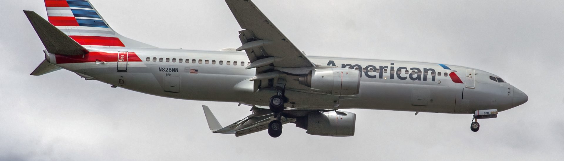 B737-800 American Airlines N826NN