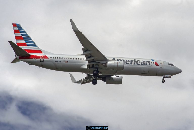 B737-800 American N826NN