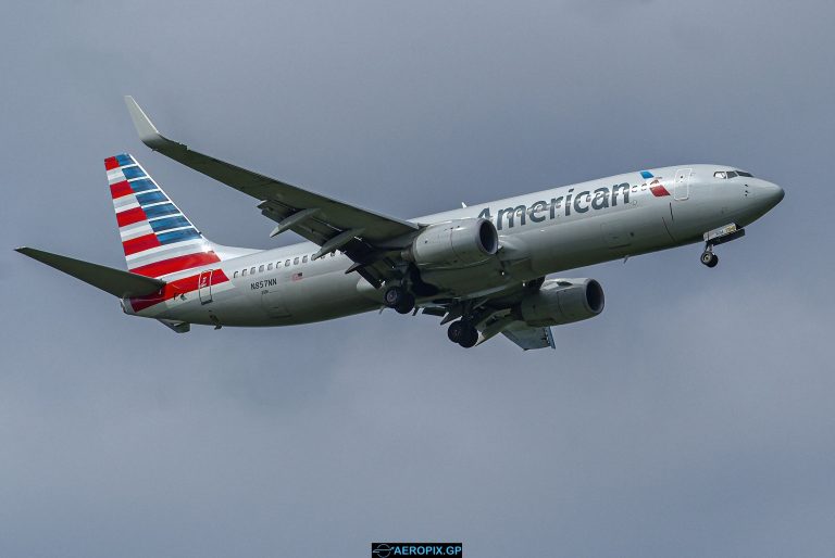 B737-800 American N857NN