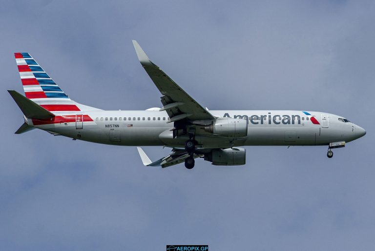 B737-800 American N857NN