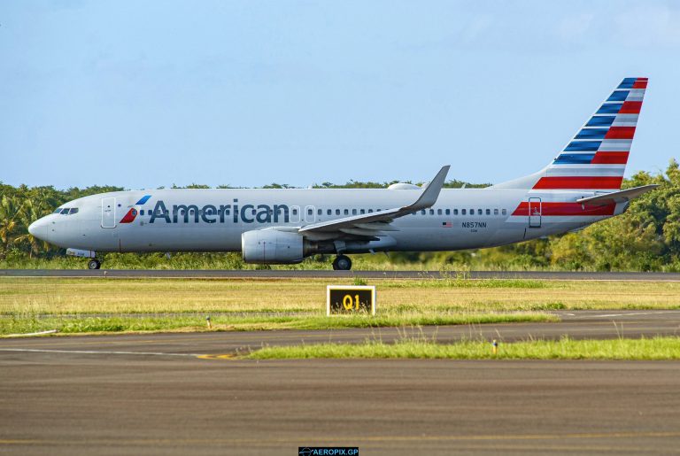 B737-800 American N857NN