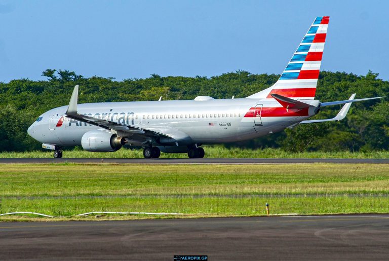 B737-800 American N857NN