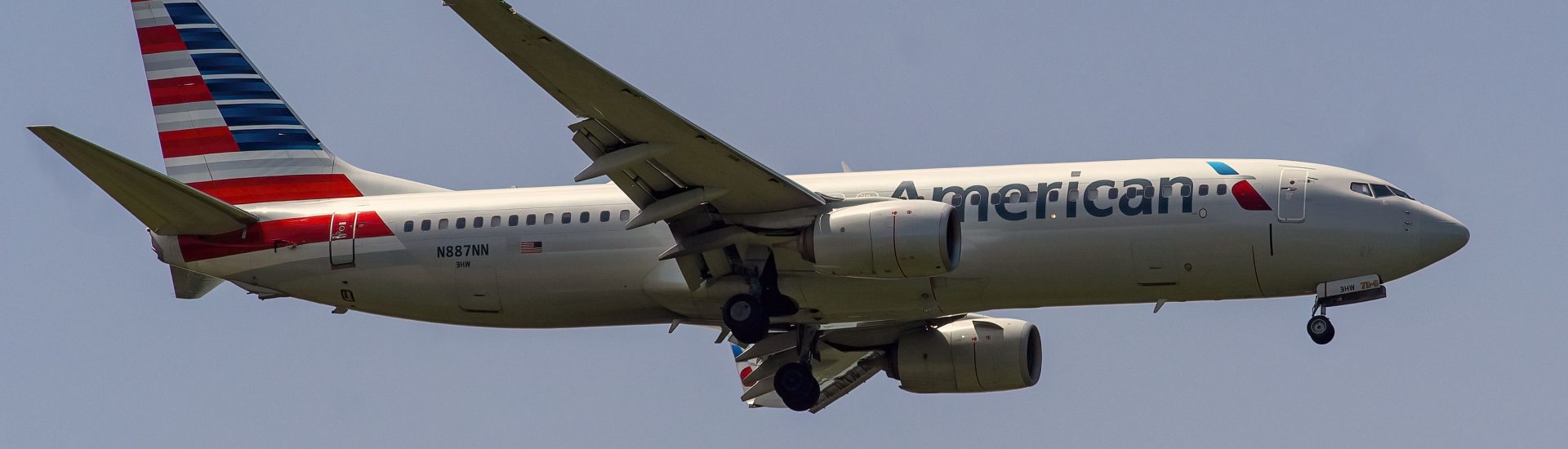 B737-800 American Airlines N887NN