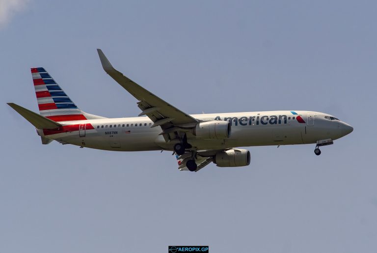 B737-800 American N887NN