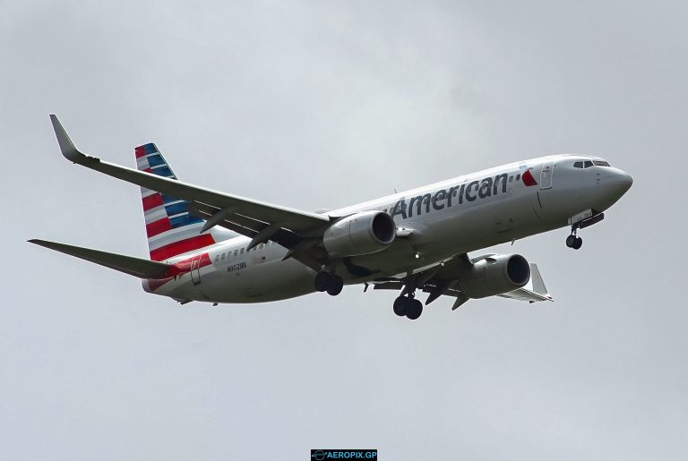 B737-800 American N902NN